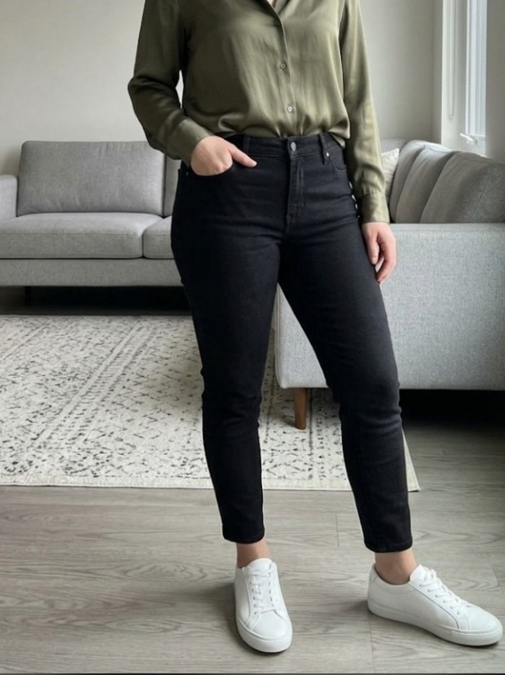Essential Basics: Jeans Negros Banana Republic, Corte Skinny.